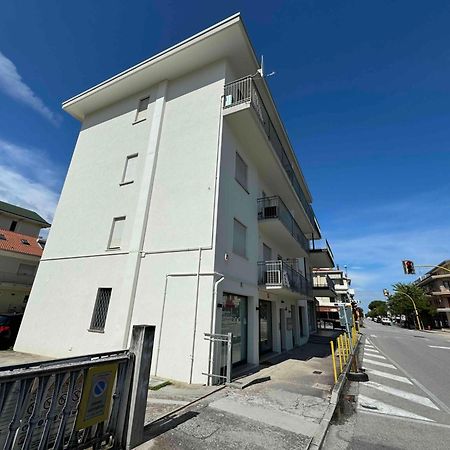 Family Apartment Piazza Milano - Jesolo Esterno foto