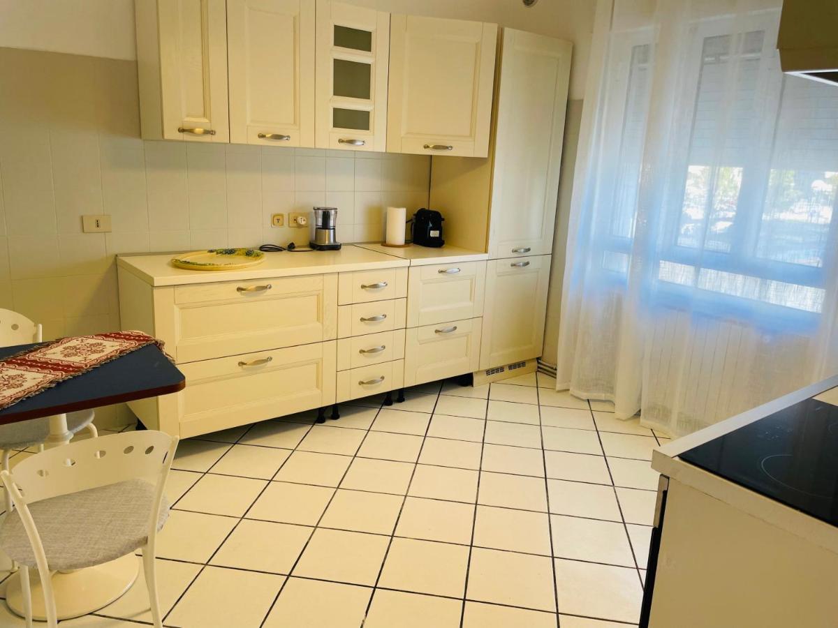 Family Apartment Piazza Milano - Jesolo Esterno foto