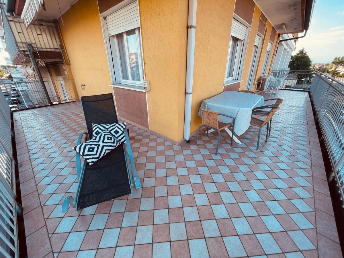 Family Apartment Piazza Milano - Jesolo Esterno foto