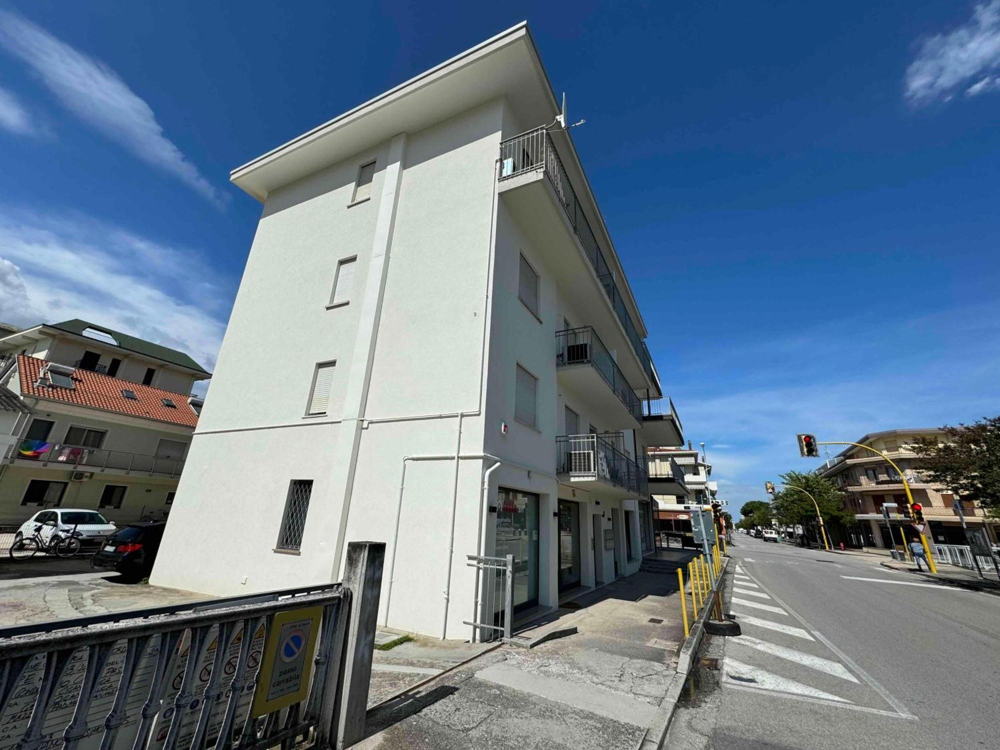 Family Apartment Piazza Milano - Jesolo Esterno foto